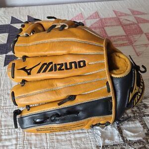 Mizuno Yellow and Black Baseball Glove